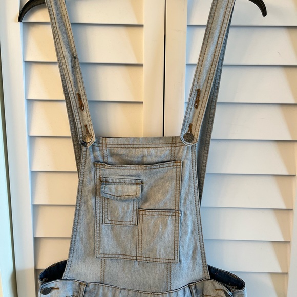 Crest Premium Overall Jeans sz L ladies light wash. - Picture 4 of 12